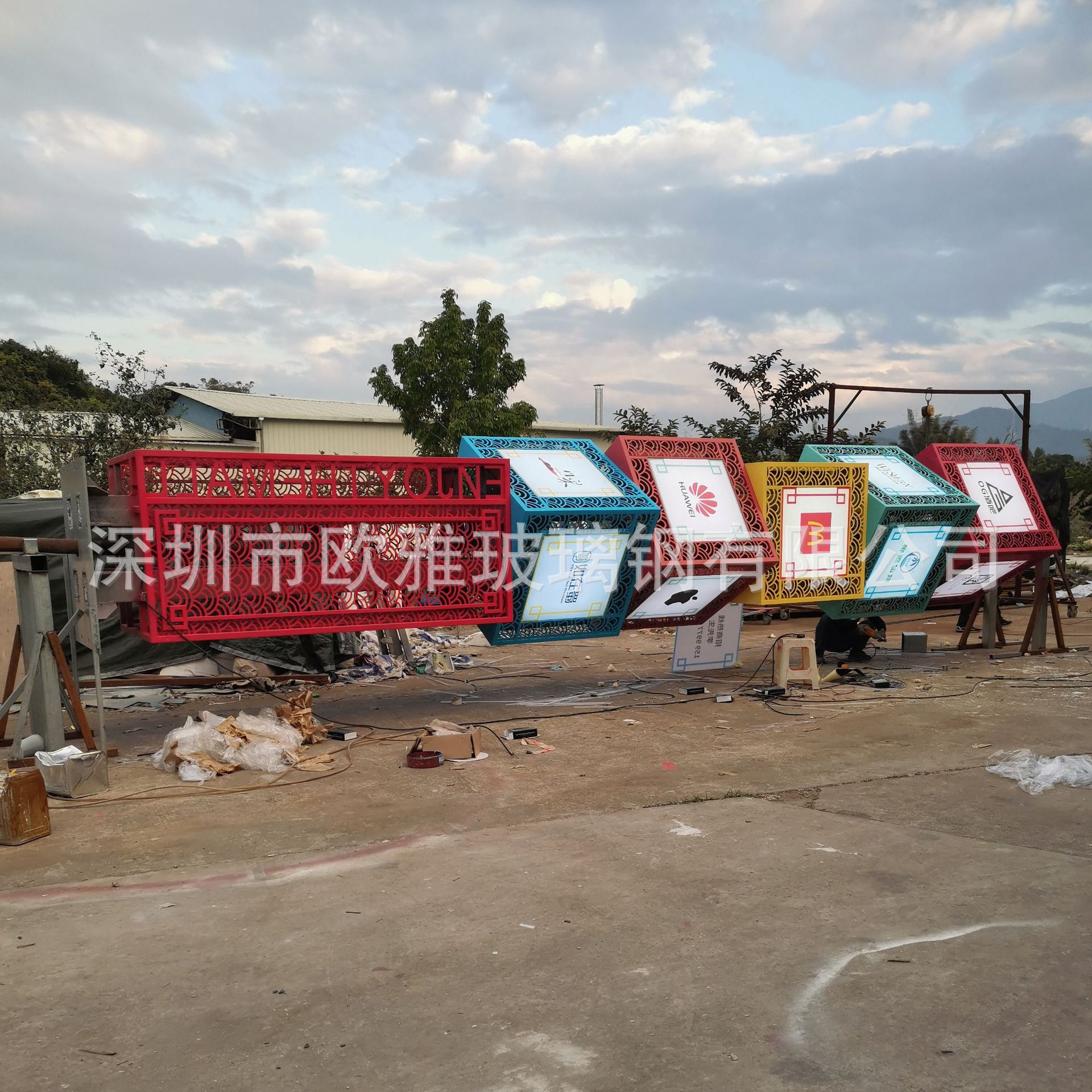 供应商场大型美陈玻璃钢花器座椅卡通美陈大型摆件商场精神堡垒