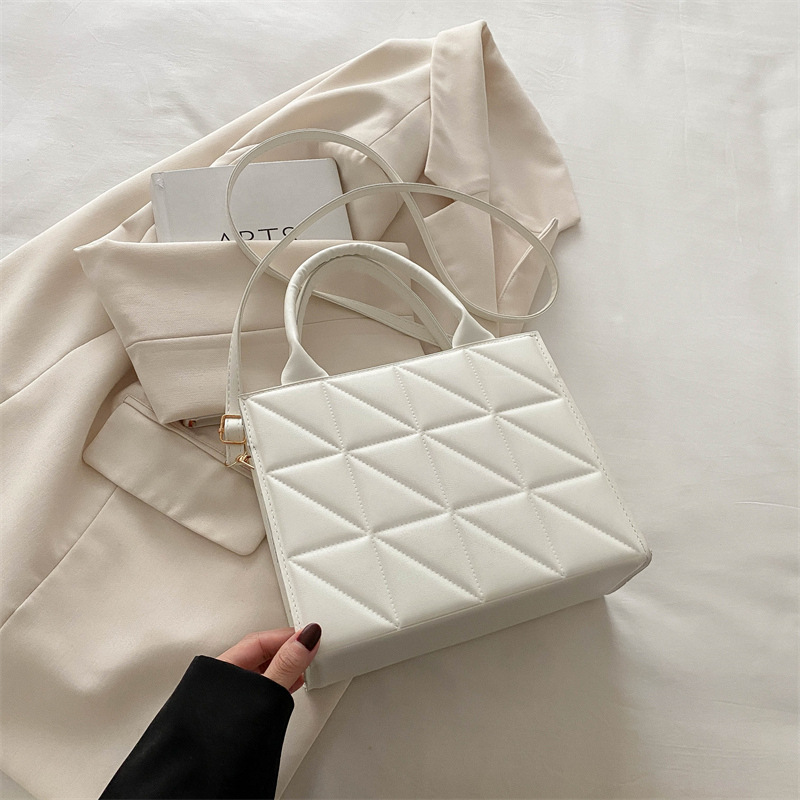 Nuevo hilo de bordar de alta gama, estilo occidental, pequeño bolso cuadrado portátil, moda coreana femenina, bolso de mensajero de un solo hombro