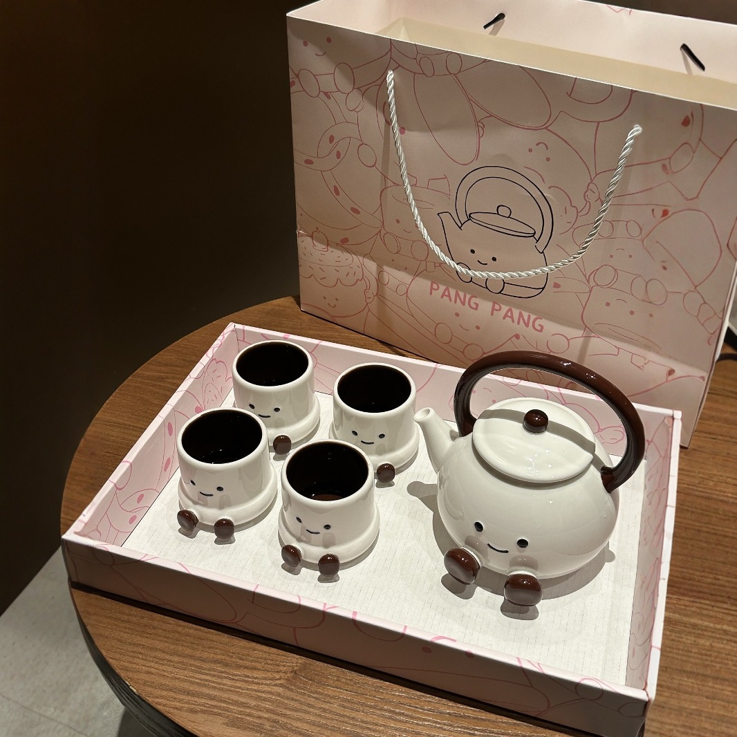 Pequeño libro rojo con el mismo estilo, pies gordos, taza de cerámica, juego de té, taza de agua de dibujos animados lindo para el hogar, tetera, caja de regalo, regalo