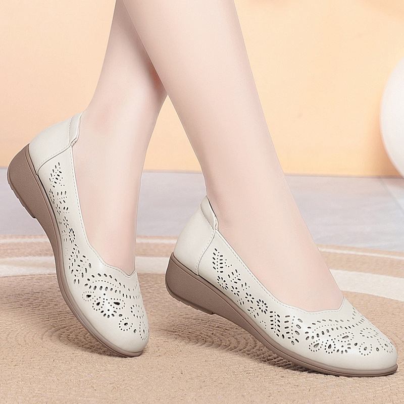 Giày nữ đế xuồng platform da thật mũi tròn, quai hậu, gót 5 cm, kiểu xỏ lỗ thoáng khí — Be (lỗ)