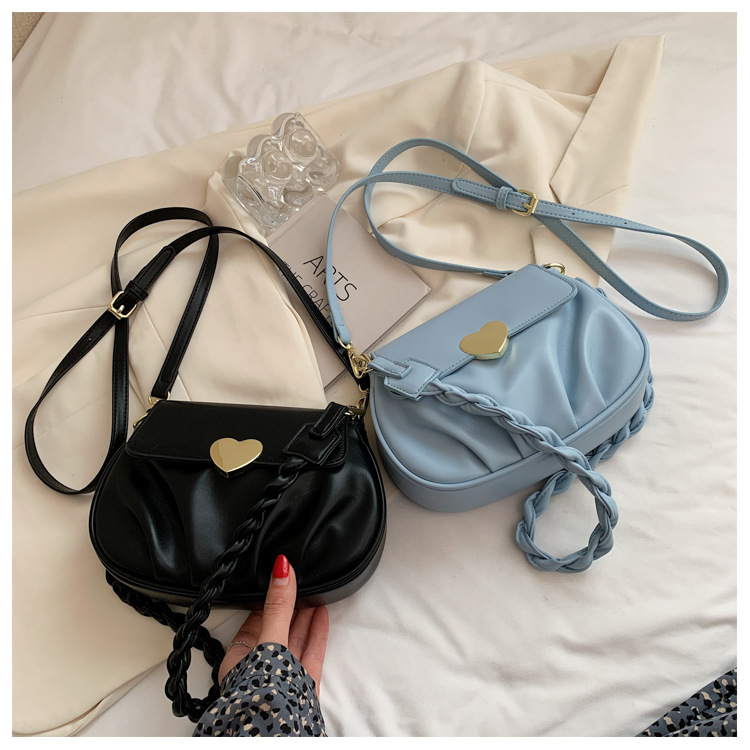 Wholesale Heart Buckle Fold One-shoulder Messenger Small Round Bag Nihaojewelry display picture 95