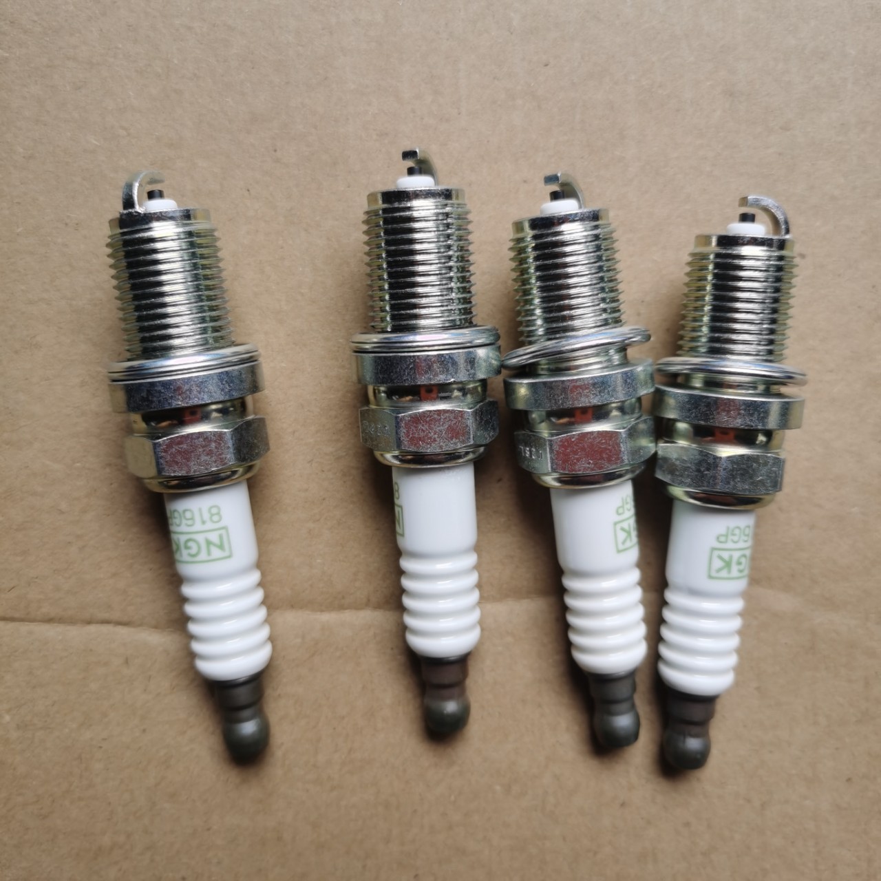 Car spark plug suitable for Toyota Subaru Chevrolet Lefeng Buick Excelle Opel Daewoo 96130723
