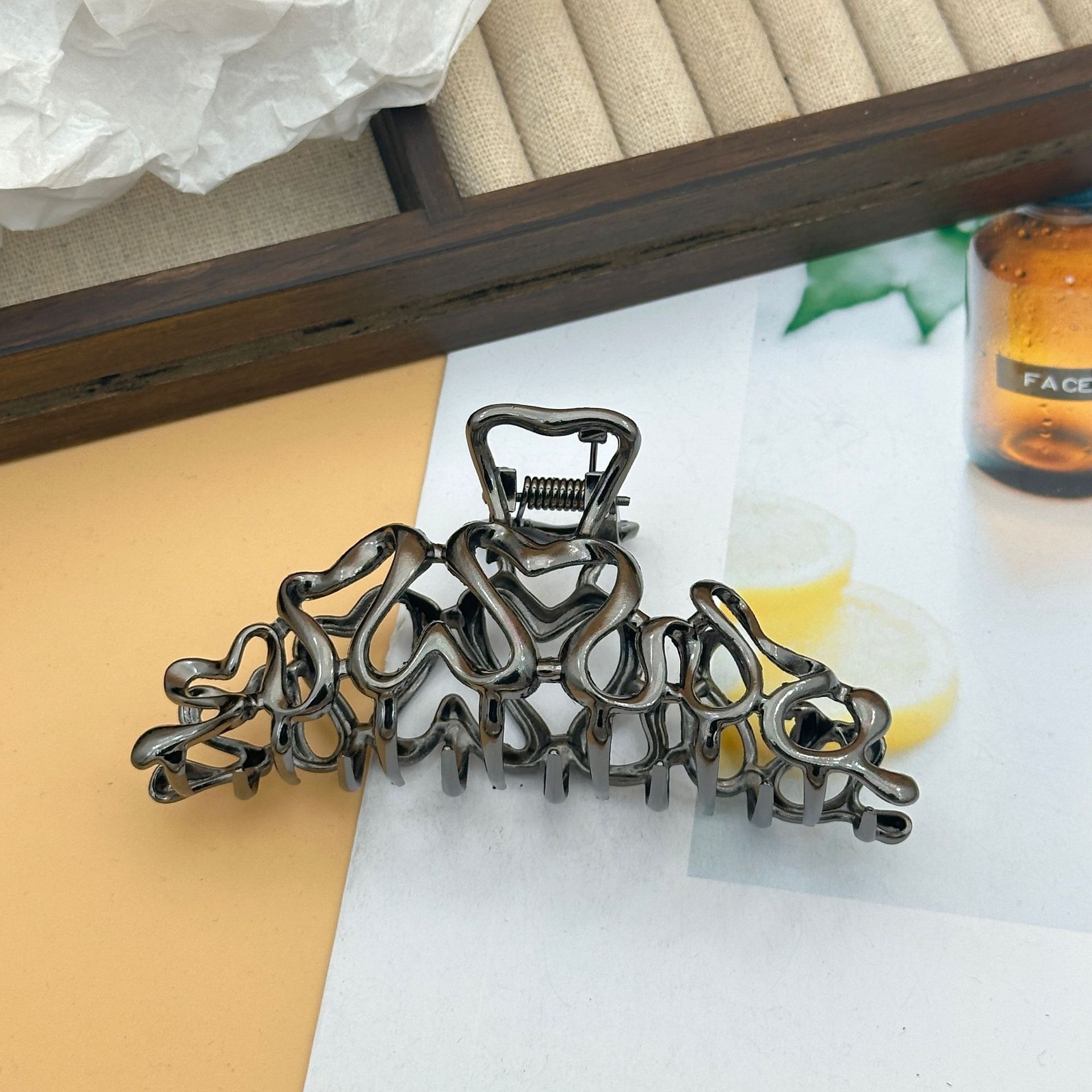 Casual, Retro Style Casual Retro Women's Solid Color Metal Plating Hair Claws