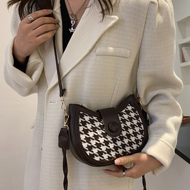 Special clearance treatment high-end sense pu retro houndstooth saddle bag women's new temperament all-match crossbody women's bag