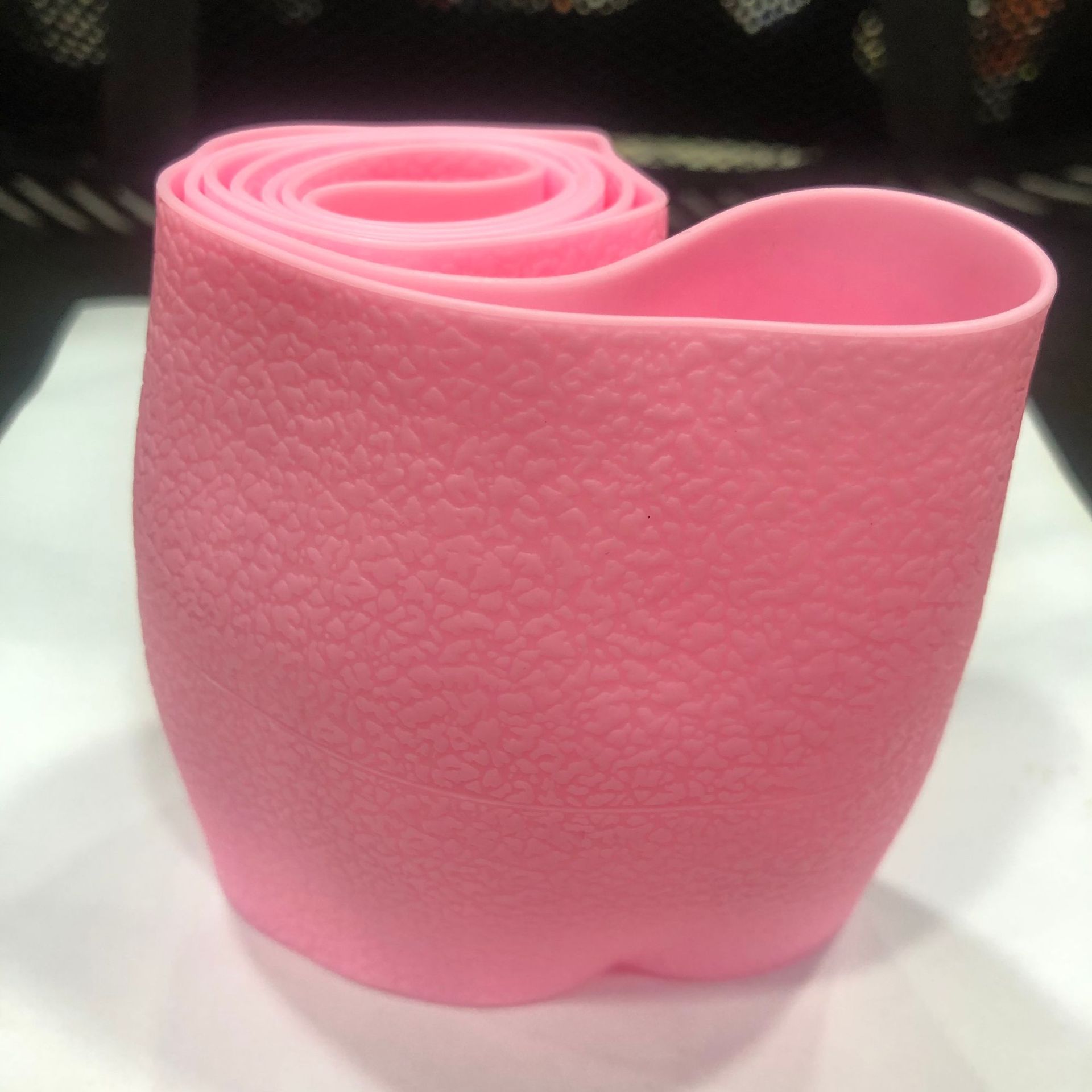 Patrón de cuero cubierta del volante de silicona de moda antideslizante cubierta de la manija de silicona absorbente de sudor cubierta del volante universal cuatro estaciones Universal