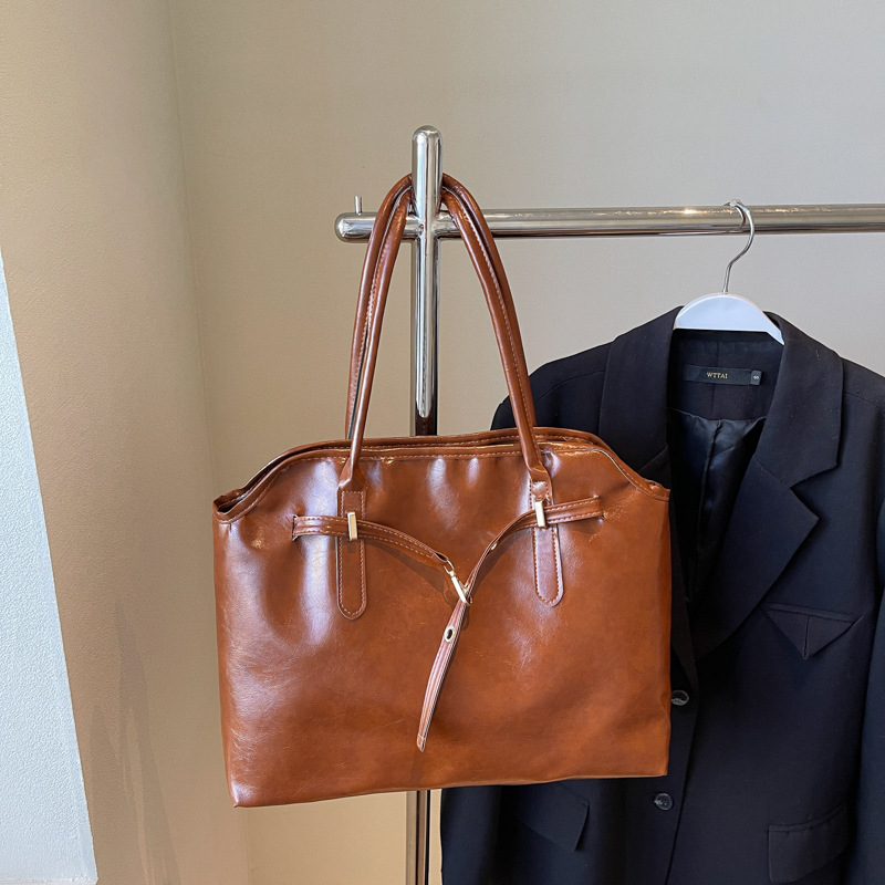 Bolso de mujer nuevo bolso de brazo de gran capacidad bolso especial de nicho de diseño retro moda 2024 bolso de hombro de mujer