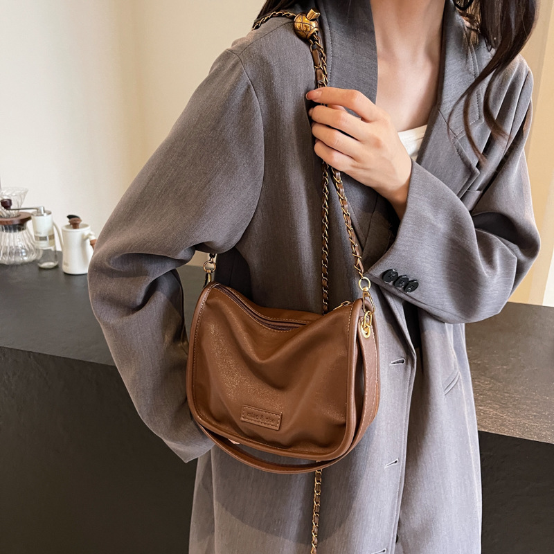 Bolsos de moda coreanos simples para mujeres 2024 nuevos bolsos de hombro casuales de nicho de alta calidad, bolsos de tendencia generales