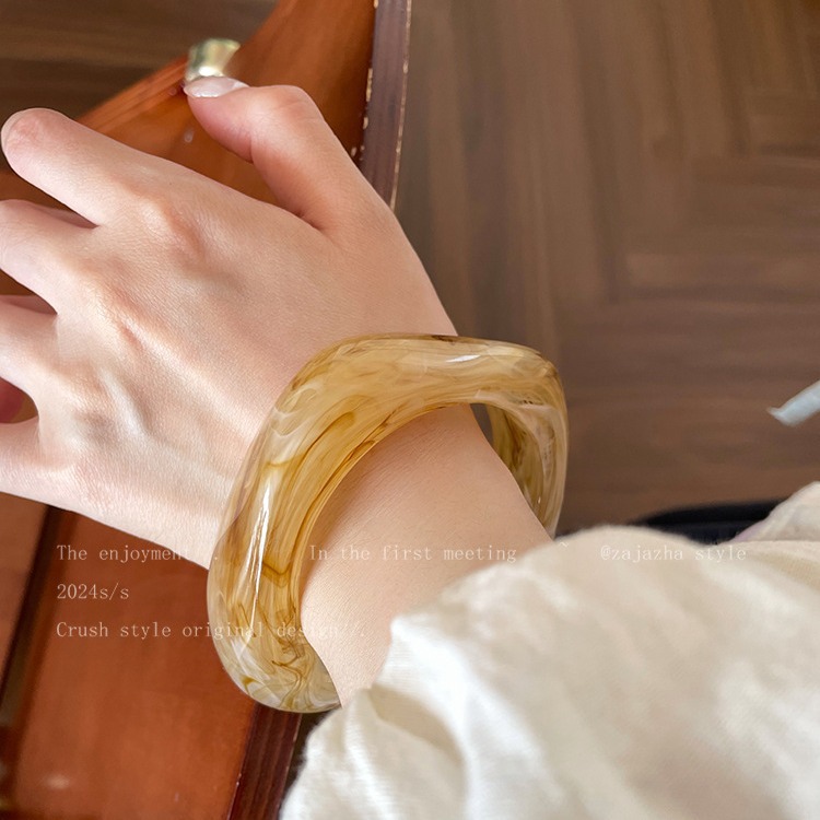 Regular wide-brimmed acrylic acetate bracelet women's summer retro geometric niche design student girlfriends jewelry wholesale 2