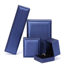 项链;戒指;耳钉