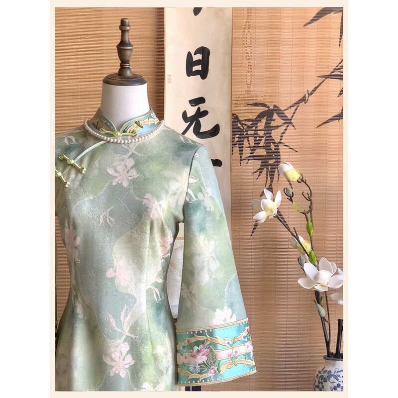 Early Autumn New Chinese Style Green Improved Cheongsam Heavy Embroidery Inverted Large Sleeves Waist-Cinching Elegant National Style Dress 2025 Autumn Early Autumn New Chinese Style Green Improved Cheongsam Heavy Embroidery Inverted Large Sleeves Waist-Cinching Elegant National Style Dress 2025 Autumn