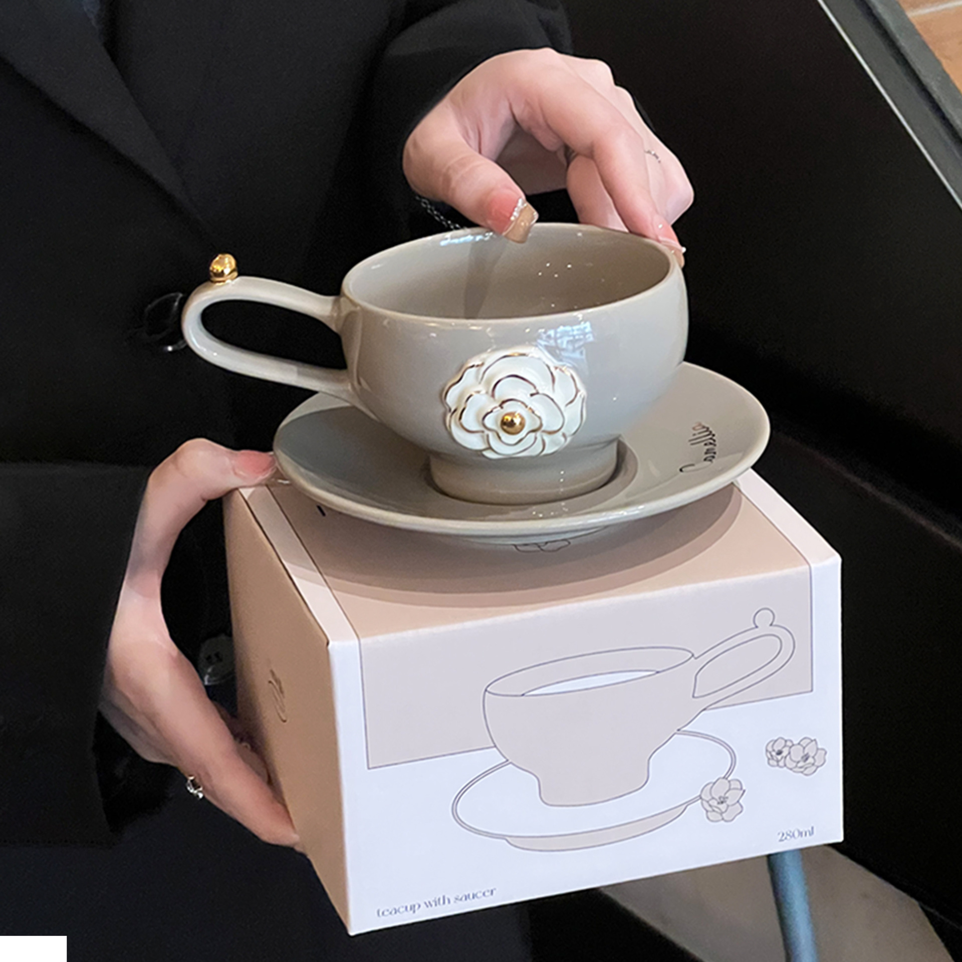 Luz de lujo camellia cerámica pareja taza de café de alto valor de la cara taza de agua de desayuno leche acompañante regalo de mano taza de té de la tarde platos