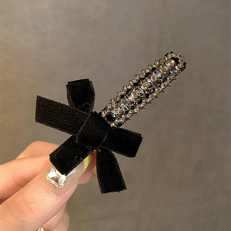 高級感のあるドリルの蝶結びの髪の挟みの側の前髪はカモの口を挟んで一字を挟んで後頭部のクリップの頭飾りのカードを挟みます。