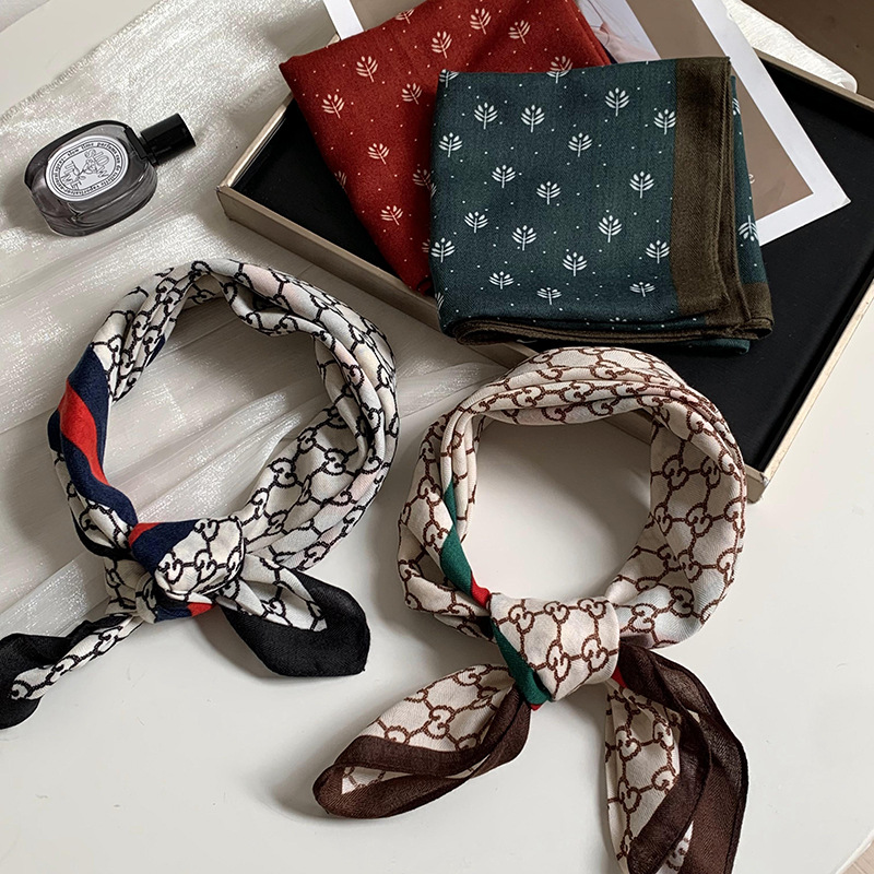 Pequeña toalla cuadrada bufandas de seda para mujeres 2025 nuevo paquete coreano de pañuelo de seda bufandas de cuello bufandas al por mayor