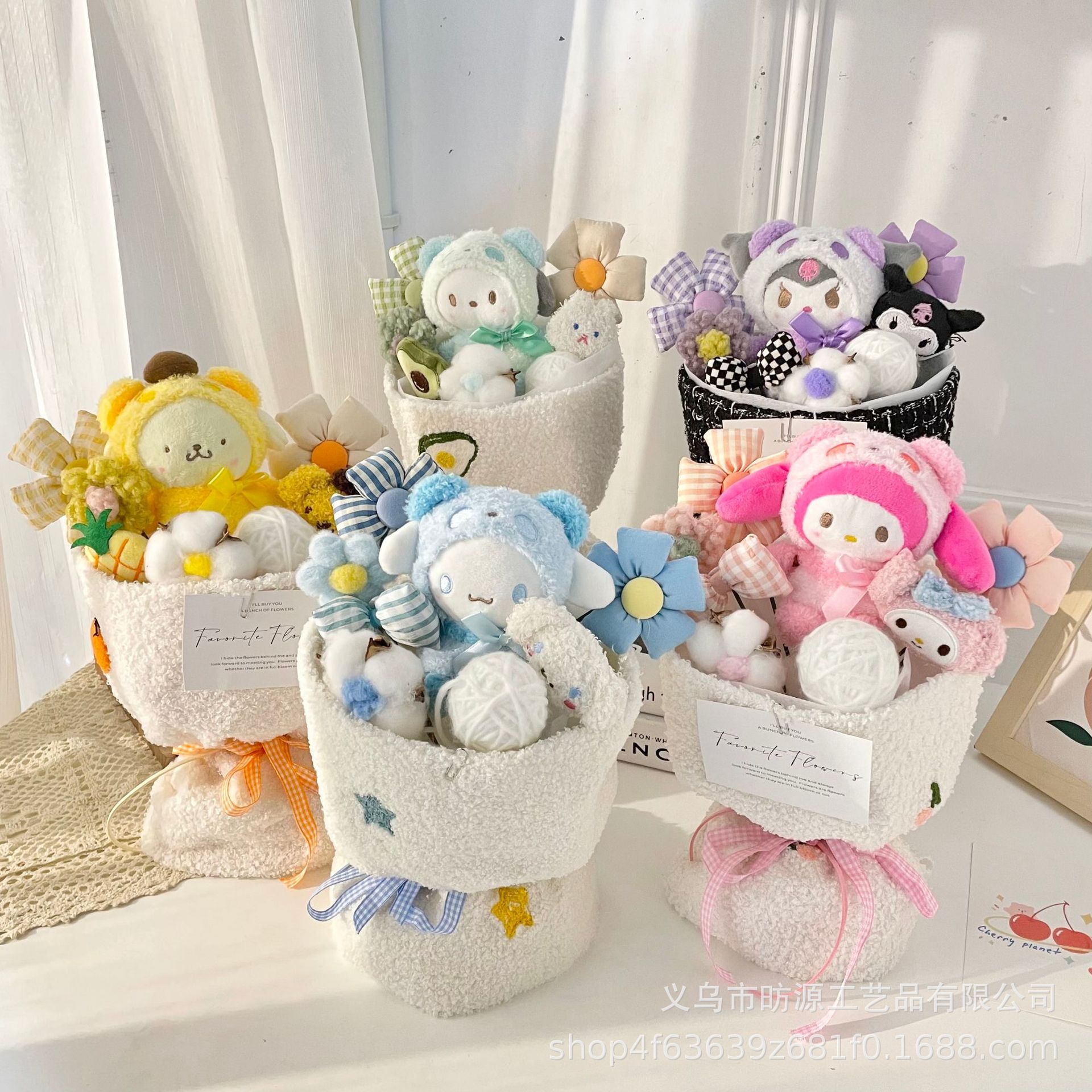 Día de San Valentín de Tanabata Regalo de mano Oso de fresa Coulomi Muñeca Ramo de muñeca Regalo de cumpleaños para novia infantil