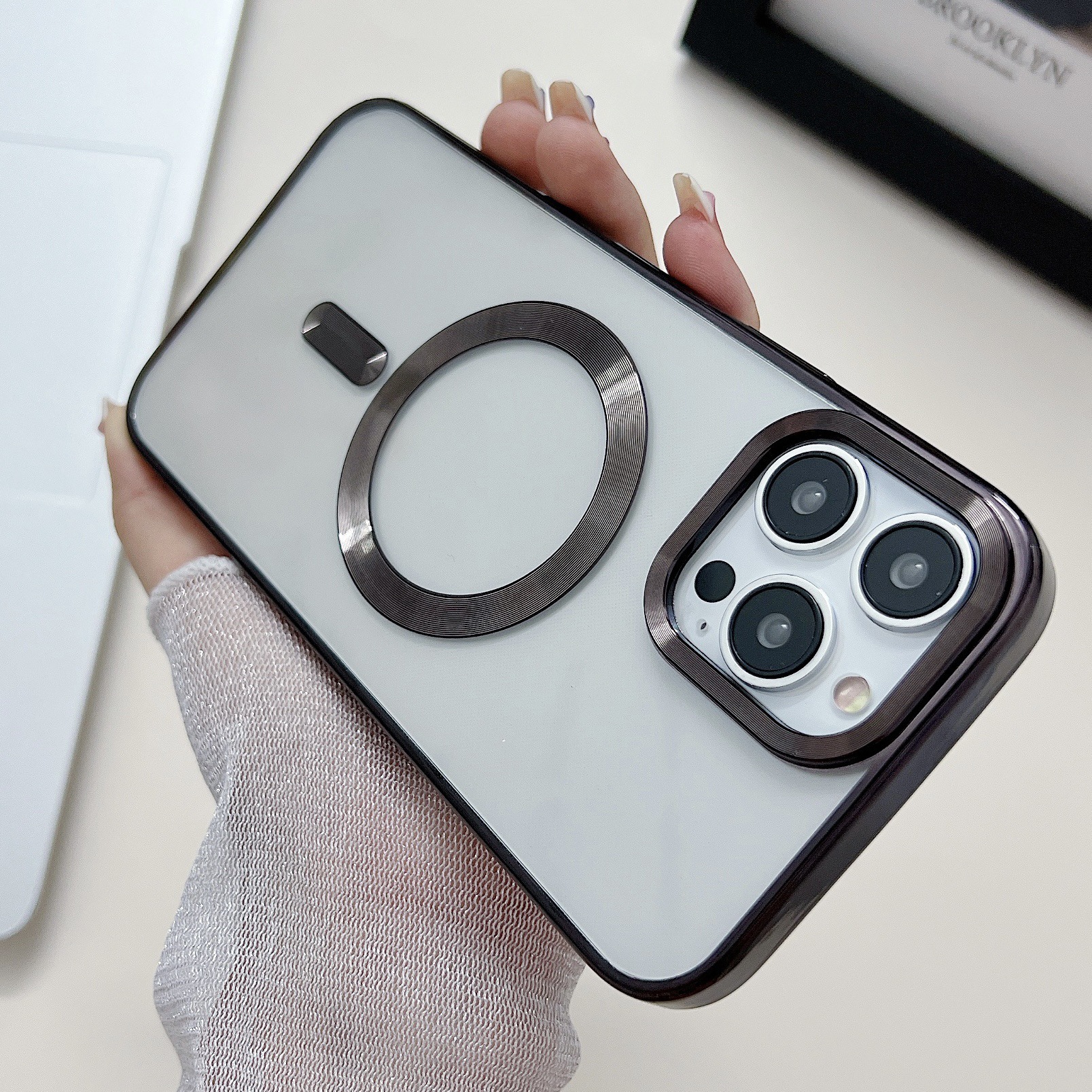 Funda para teléfono móvil Apple 16 galvanoplastia magnético iPhone14 color sólido escudo dorado 15promax funda protectora de silicona