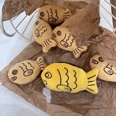 Cartoon cute Taiyaki brooch plush fish brooch backpack sweater corsage sea bream brooch jewelry WE36