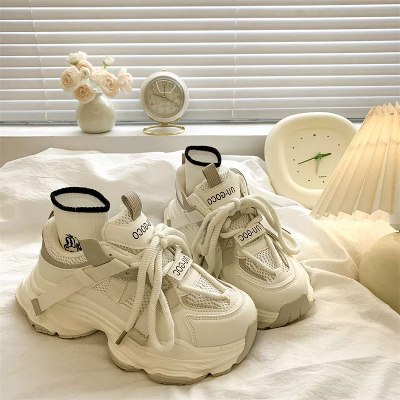 Женские кроссовки на платформе с сеткой, на толстой подошве, модная повседневная спортивная обувь для миниатюрных, весна 2025, новый универсальный стиль.