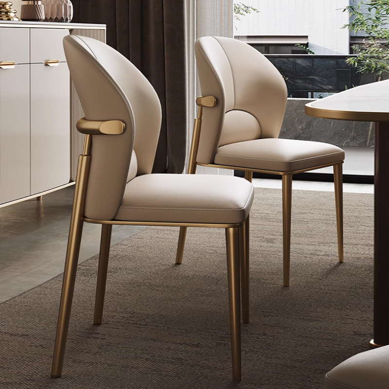 가정용 가죽 식탁 의자 새로운 등받이 레스토랑 현대적인 미니멀리스트 디자이너 이탈리아 스타일의 가벼운 럭셔리 하이 엔드 식탁 의자