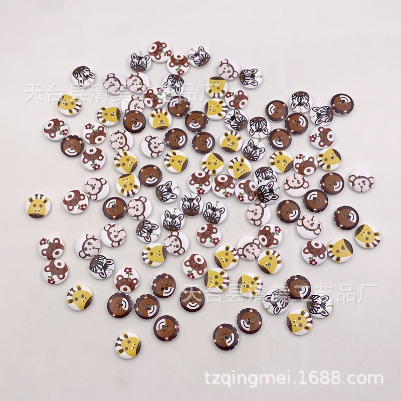 Botones de madera mixtos de animales pintados de fondo blanco de 15mm, accesorios de ropa exquisitos, botones de madera de dibujos animados 100 piezas/paquete