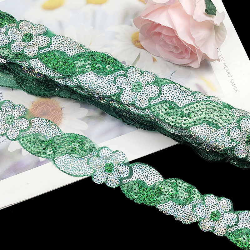 Темно-зеленый плюс серебро