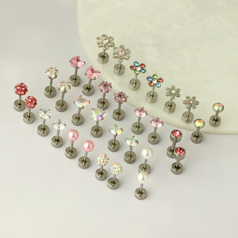 16G labret stud size and finish detail