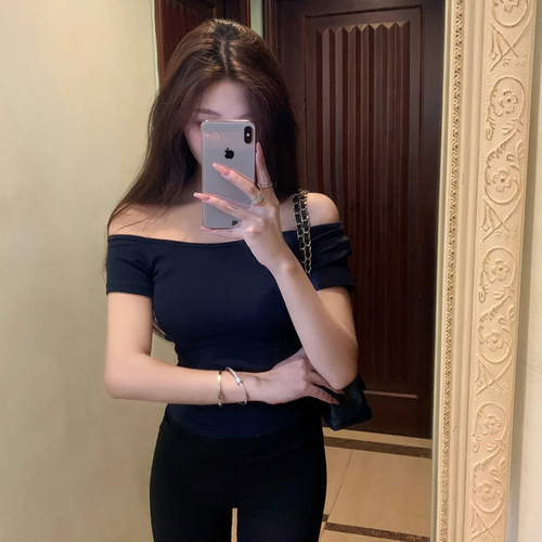 Cotton-blend Designers' Off-the-shoulder T-shirt with Subtle Tricks: One-shoulder Asymmetrical Fitted Slimming Short-sleeve Base Shirt