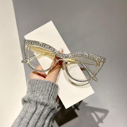 2025 Simple Diamond-Inlaid Sunglasses: Fashionable European & American Retro Cat-Eye Design with Diamond-Encrusted Chain – Premium-Look for Women