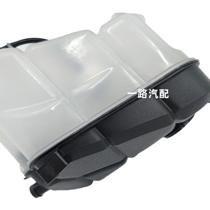 Suitable for Land Rover Range Rover Evoque, Freelander 2, Discovery 4, and Sport models; includes a coolant reservoir, a reservoir cap, and an antifreeze reservoir