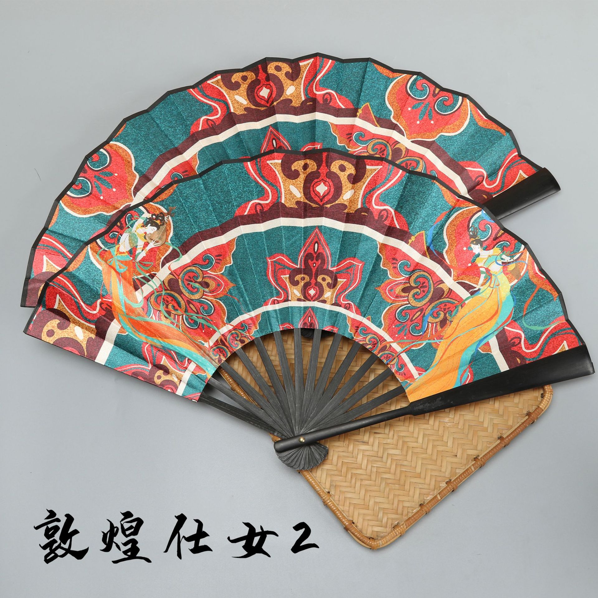 2023 nuevo paño de seda ventilador de bambú ventilador de dama de honor ventilador de regalo estilo nacional saludo ventilador de dibujos animados disco moda nacional ventilador plegable al por mayor