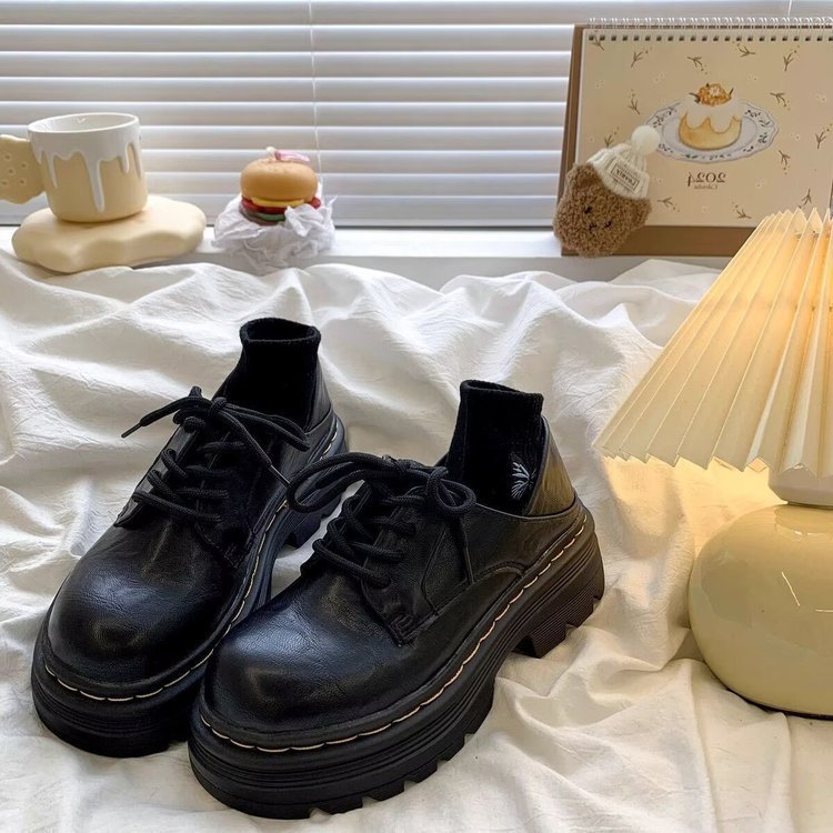 Redonda cabeza dos zapatos de cuero retrógrados para mujeres verano y otoño 2026 nuevo estilo británico con suela gruesa para ir con falda Martin zapatos individuales