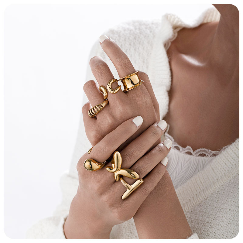 Tina transfronteriza diseño simple personalidad joyería de mano acero inoxidable chapado 18K oro temperamento brillante mariposa abierta anillo para mujeres
