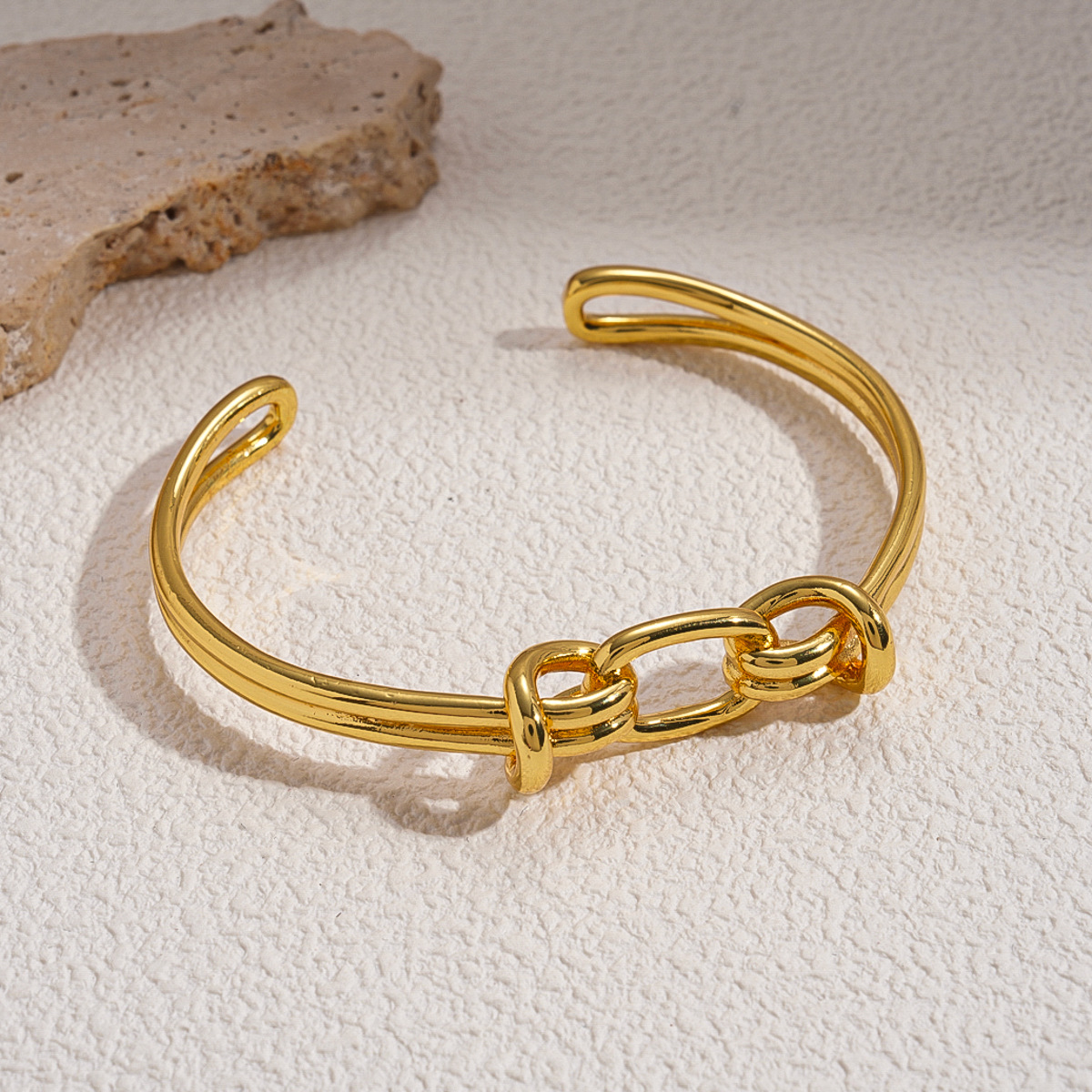 18k oro galvanizado europeo y americano oval hueco nudo abierto pulsera de moda nicho de viaje de alta calidad joyería