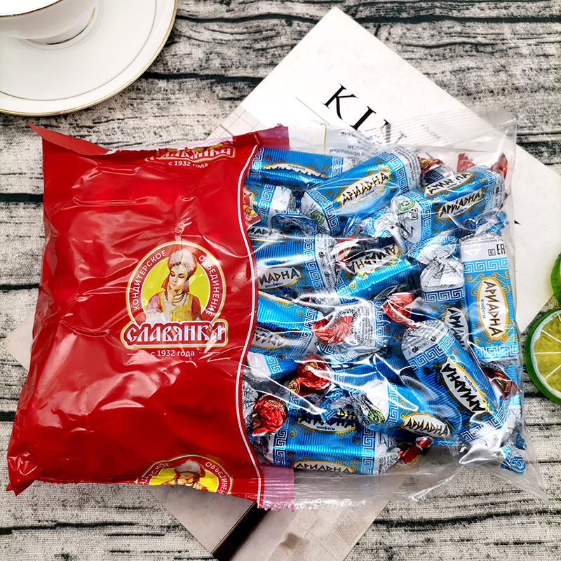酸奶糖俄罗斯食品糖果蓝皮糖威化休闲零食 婚庆喜糖500g一件代发
