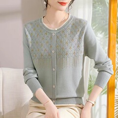 新しいお母さんのセーターの女性の丸首の長袖の底のシャツの上着の女性の小さいシャツのtシャツの中高年の服