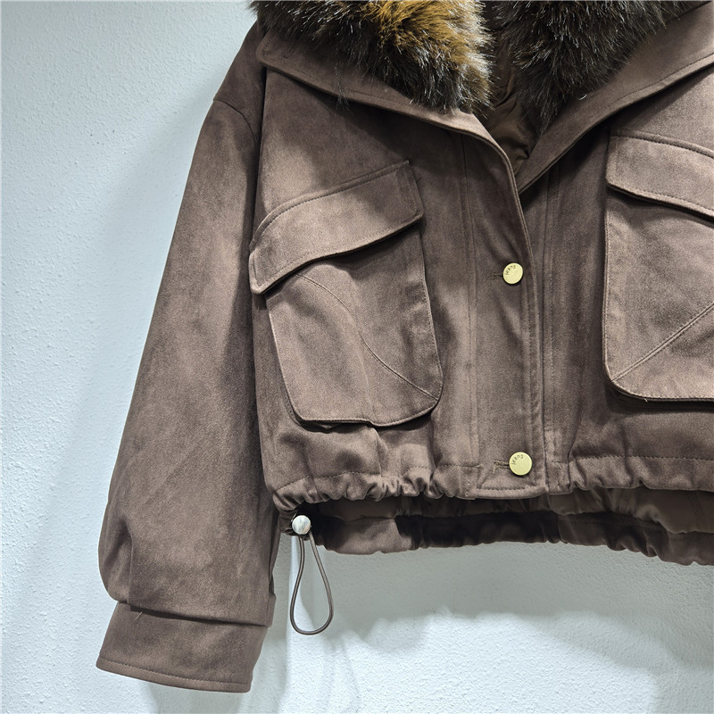 Trajes de algodón para mujeres cortos de invierno 2025 nuevos trajes de algodón calientes gruesos de moda de abrigo de piel de peluche de moda