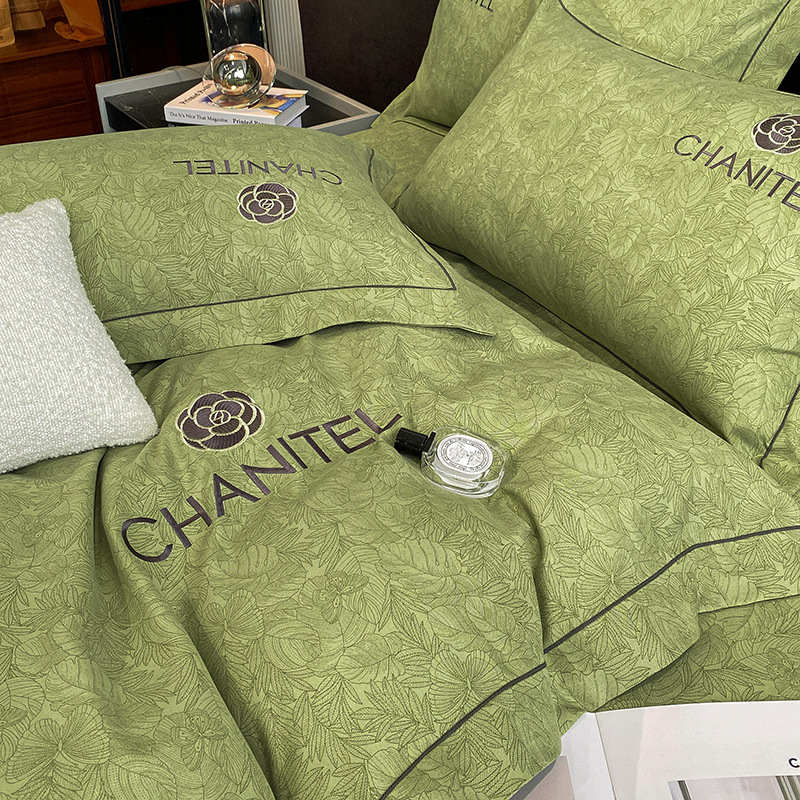 Bordado de lujo ligero, grueso, cepillado, juego de cuatro piezas, ropa de cama simple, sensación de alta calidad, funda de edredón de otoño e invierno, sábana, algodón puro