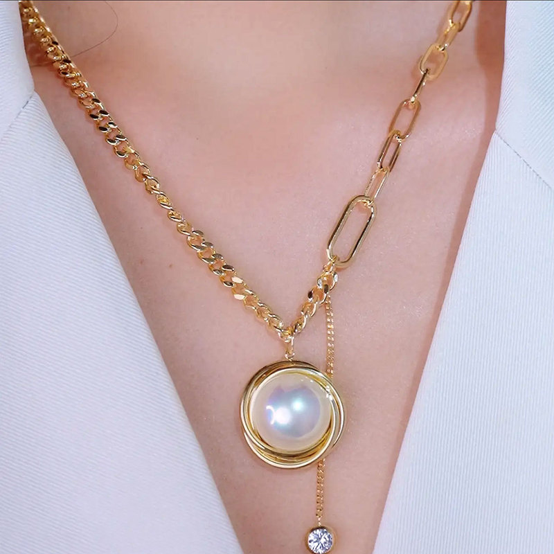 French-Style High-End Twisted Pearl Clasp Necklace, Light Luxury with a Sophisticated Feel, Versatile Collarbone Chain with a Niche Design French-Style High-End Twisted Pearl Clasp Necklace, Light Luxury with a Sophisticated Feel, Versatile Collarbone Chain with a Niche Design