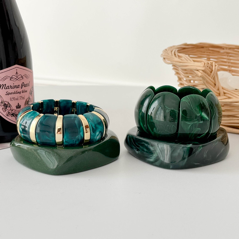 Cross-Border Green Resin Bracelet Set for Women, Exaggerated European and American Style Bracelets, Retro Geometric Jewelry Accessories Cross-Border Green Resin Bracelet Set for Women, Exaggerated European and American Style Bracelets, Retro Geometric Jewelry Accessories