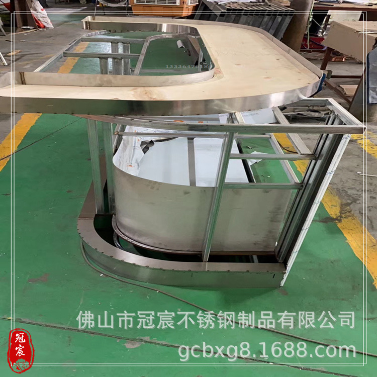 深圳酒店 仿古铜不锈钢接待台雕塑安装实物效果图