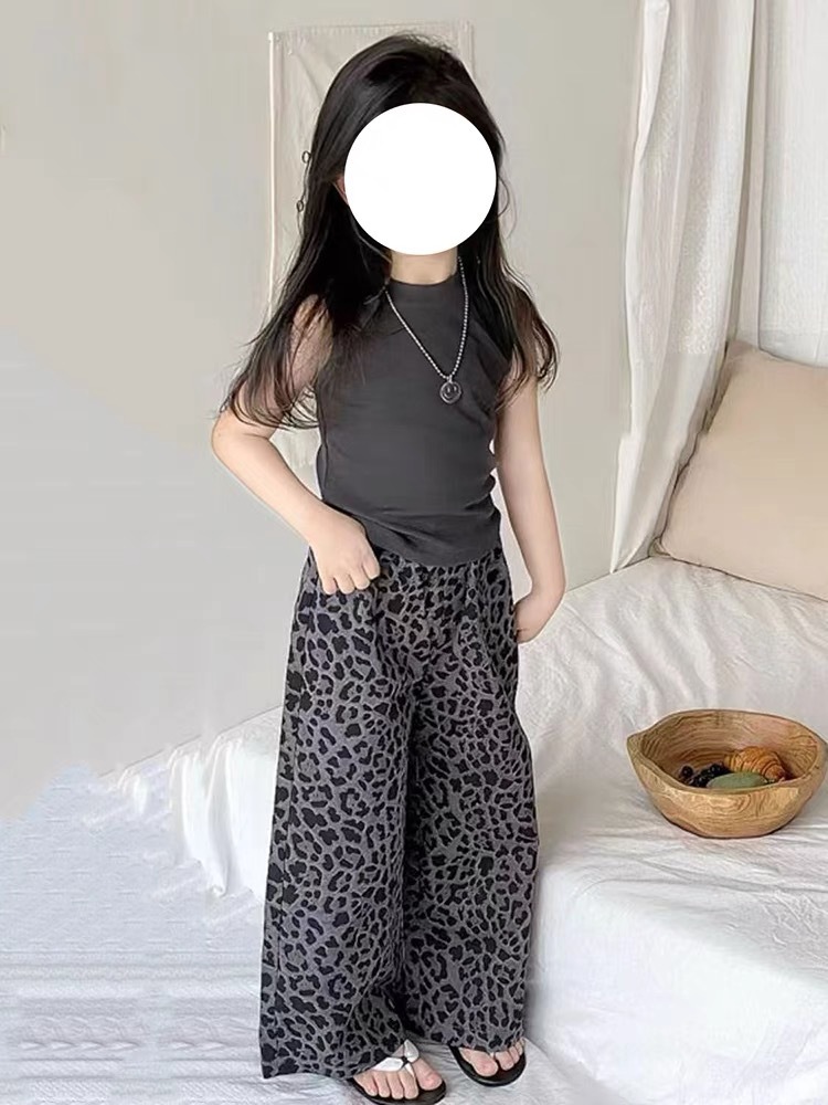 Qiz bolalar yozgi komplekti - ko'ylak va keng pantolonlar