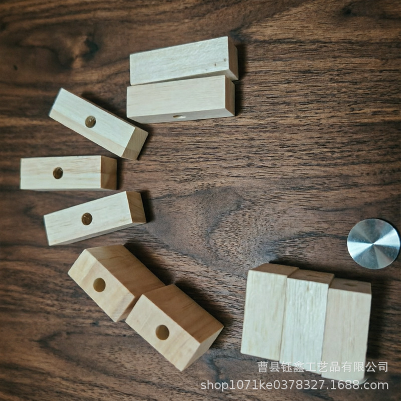 Directly supplied by the manufacturer, multi-specification perforated parrot chewing toys made of balsa wood, available in various shapes and customizable for carving model materials