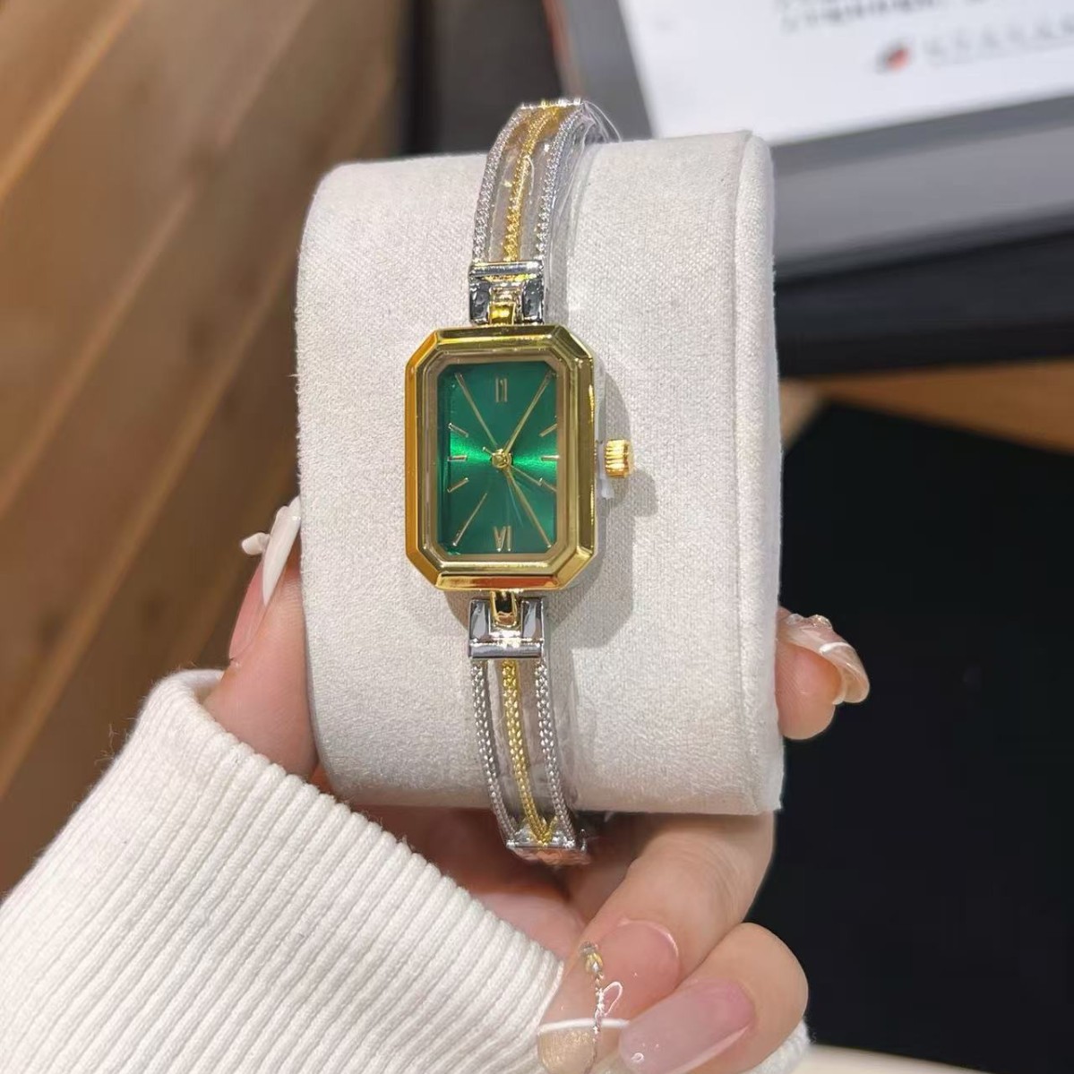 金色手表精致优雅小巧女士石英手镯腕表矩形时尚防水腕表方形新款