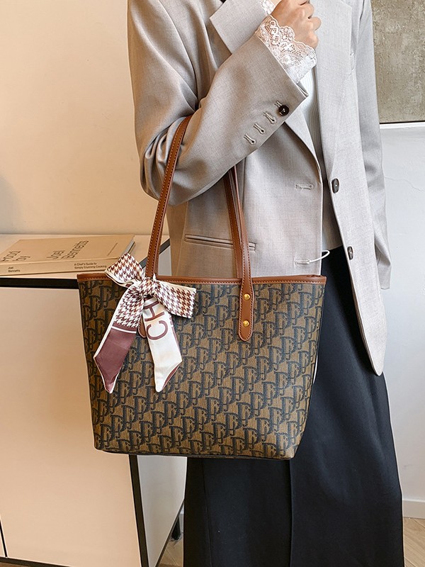 Bolso para mujeres 2025 nuevo retro alta textura versátil bolso de hombro impresa de gran capacidad de letras bolso de viaje