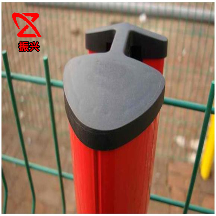 工厂小区隔离铁丝网园林绿化带 三角折弯护栏网 赠防雨帽送立柱