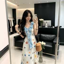 法式碎花吊带连衣裙女夏季新款显瘦长裙小清新度假风无袖V领长裙