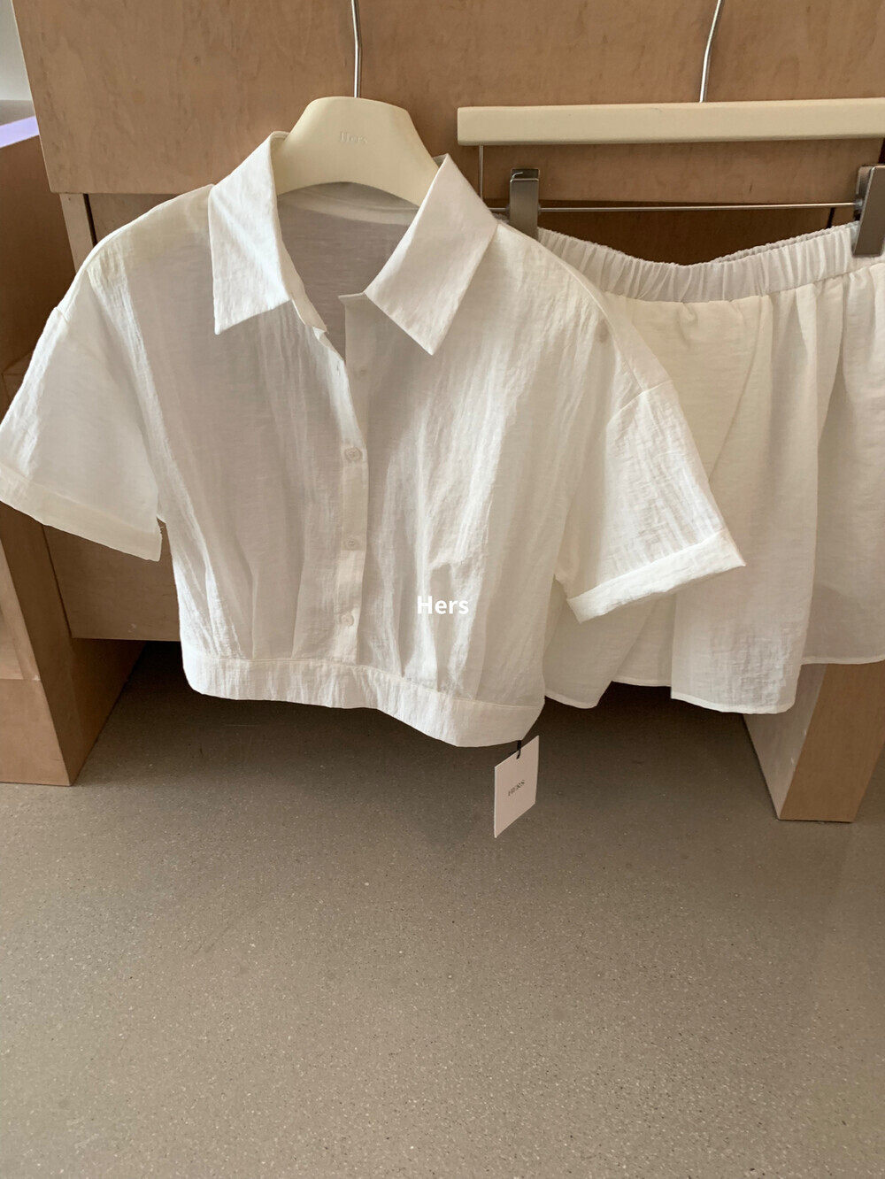 Bộ hai mảnh áo sơ mi ngắn phối quần short cạp chun nữ — xám đậm, màu hồng chi tiết 11