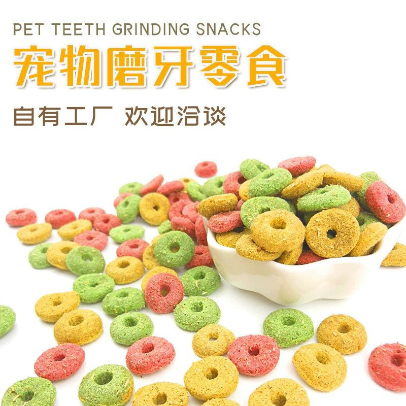 Сдутое Кольцо травы любимчика торта люцерны зерна кролика любимца красочное маленькое животное 10 кг