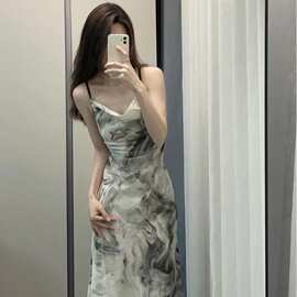 纯欲风吊带裙2024夏季新款辣妹子设计感露背系带水墨扎染连衣裙子