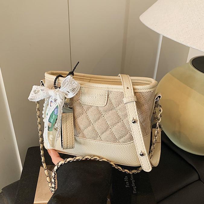 Bolsos pequeños de color de contraste populares de este año para mujer 2025 nuevo bolso de hombro de cadena de diamante bolso callejero de mensajero de todo fósforo de moda