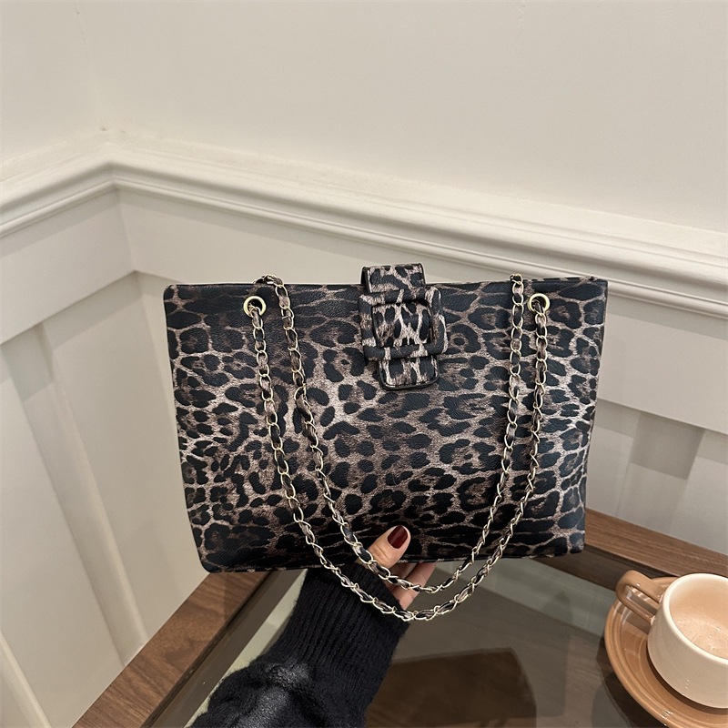 2024 invierno nueva moda bolso de hombro con estampado de leopardo popular de este año bolso de axilas de viajero de celebridades de Internet bolso de alto valor